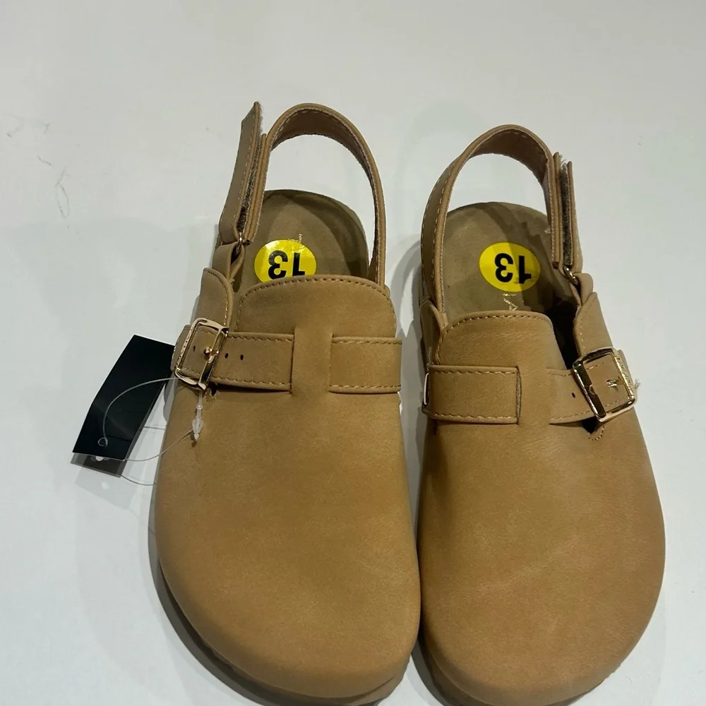 Tahari Kids Tan Slingback clogs with Buckle size 13 nwt
